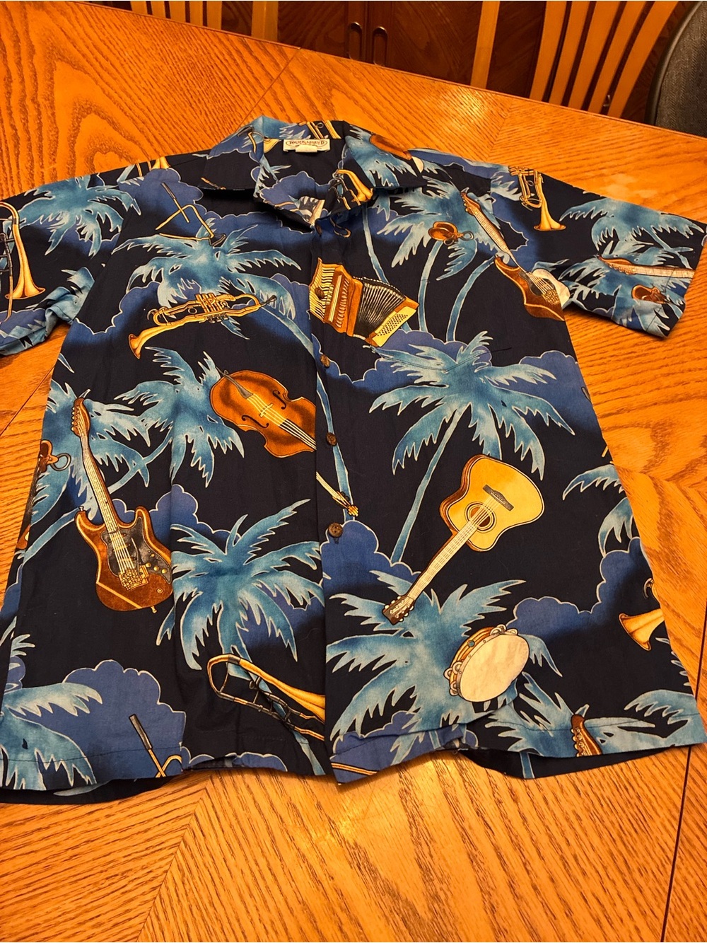 Pacific Legend shirt made in Hawaii instrument themed size medium